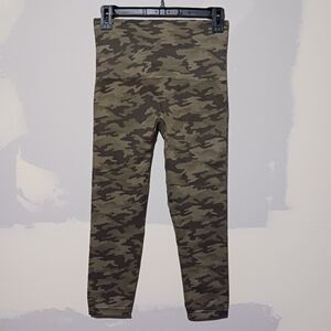 Spanx Look at Me Now Seamless Cropped LeggingsBlack Camouflage Camo size XL/LG